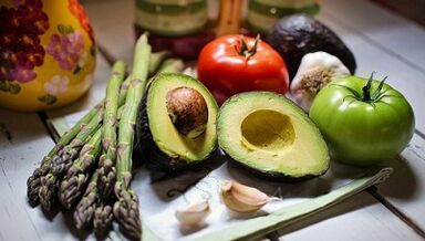 Wie man mit der 6-Blütenblatt-Diät Gewicht verliert.